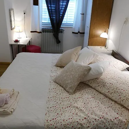 Apartamento By The Sea Banjol, Rab - 4965 *